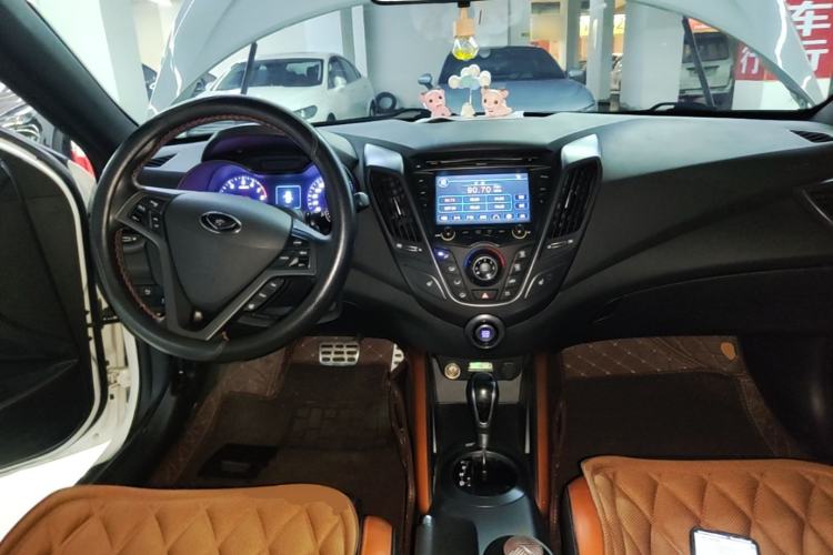 Used Hyundai Veloster 2015 1.6T Automatic Luxury Edition Center Console