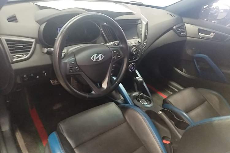 Used Hyundai Veloster 2015 1.6T Automatic Luxury Edition Center Console
