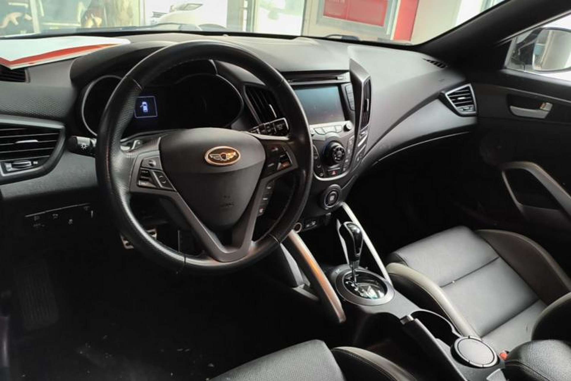 Used Hyundai Veloster 2015 1.6T Automatic Luxury Edition Center Console