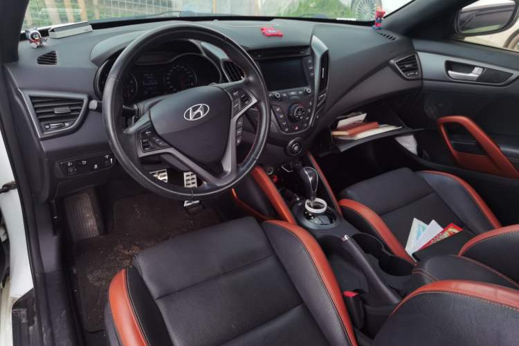 Used Hyundai Veloster 2015 1.6T Automatic Luxury Edition Center Console