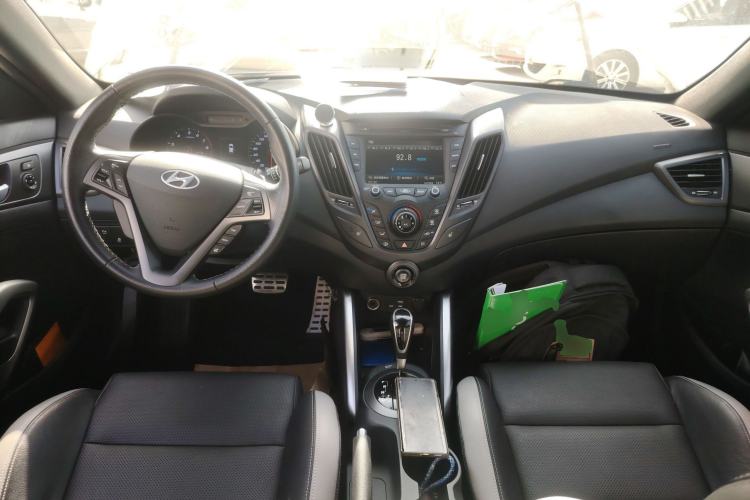 Used Hyundai Veloster 2015 1.6T Automatic Prestige Edition Center Console