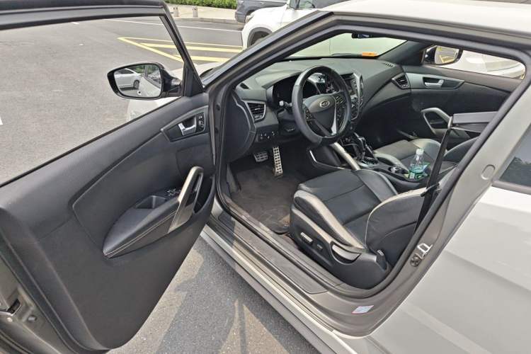 Used Hyundai Veloster 2015 1.6T Automatic Luxury Edition Driver Seat