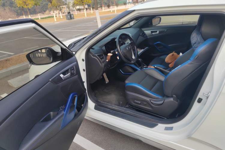 Used Hyundai Veloster 2015 1.6T Automatic Luxury Edition Driver Seat