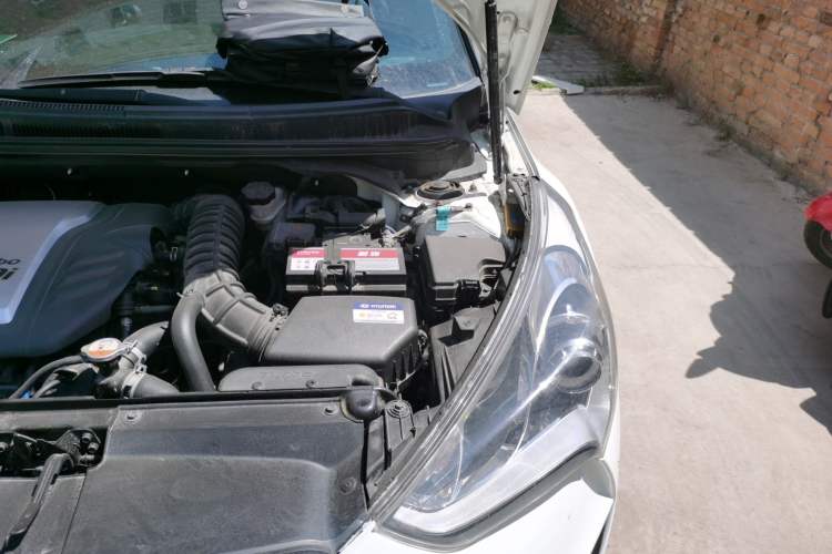 Used Hyundai Veloster 2015 1.6T Automatic Luxury Edition Engine Bay Left