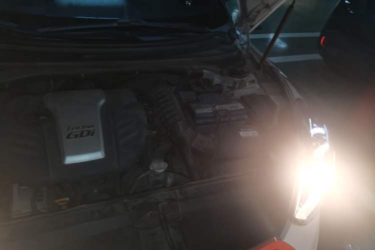 Used Hyundai Veloster 2015 1.6T Automatic Luxury Edition Engine Bay Left