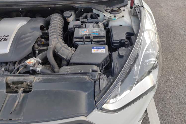 Used Hyundai Veloster 2015 1.6T Automatic Luxury Edition Engine Bay Left