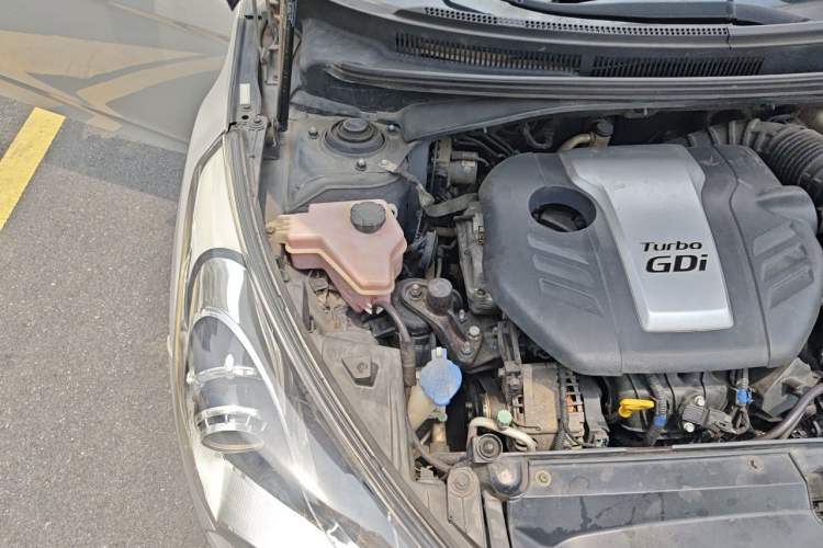 Used Hyundai Veloster 2015 1.6T Automatic Luxury Edition Engine Bay Right