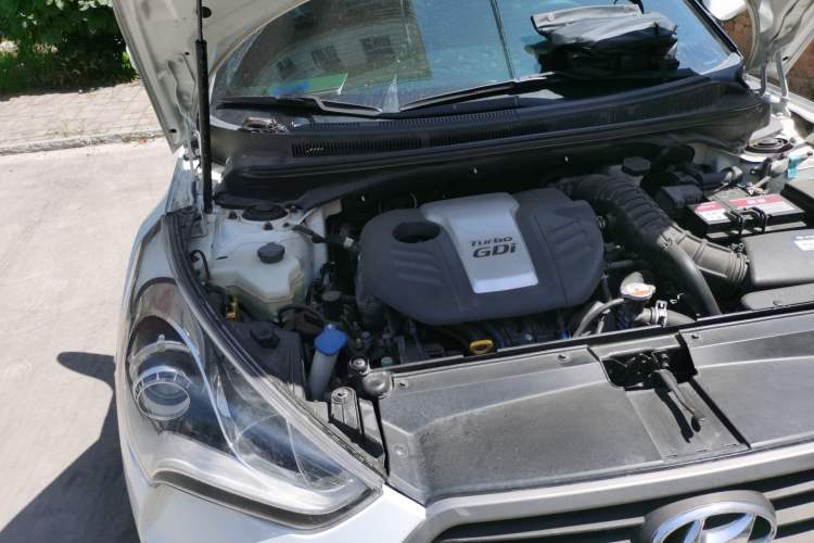Used Hyundai Veloster 2015 1.6T Automatic Luxury Edition Engine Bay Right
