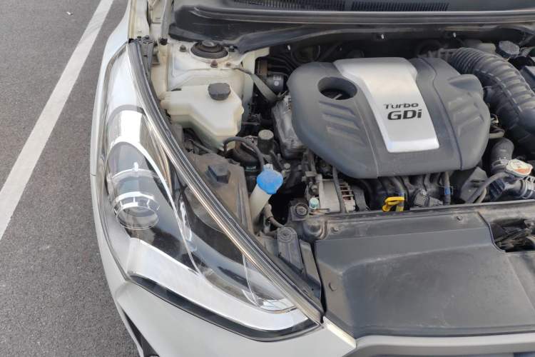 Used Hyundai Veloster 2015 1.6T Automatic Luxury Edition Engine Bay Right