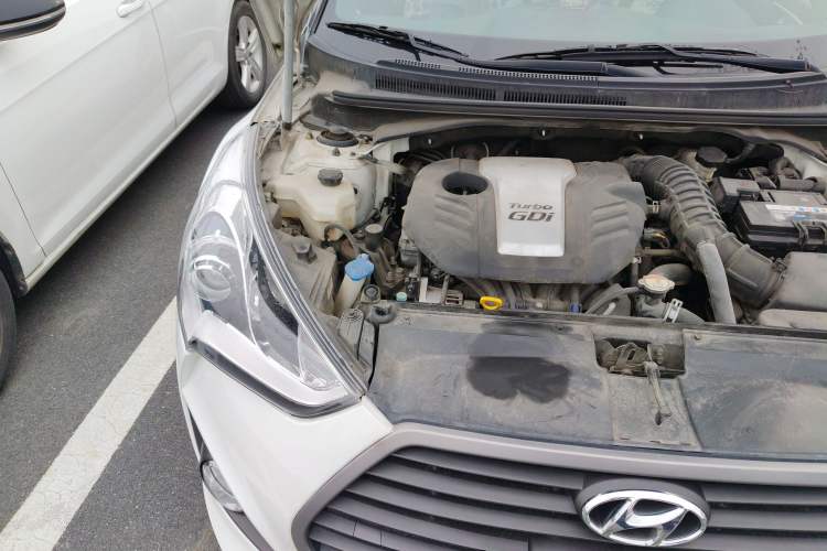 Used Hyundai Veloster 2015 1.6T Automatic Luxury Edition Engine Bay Right