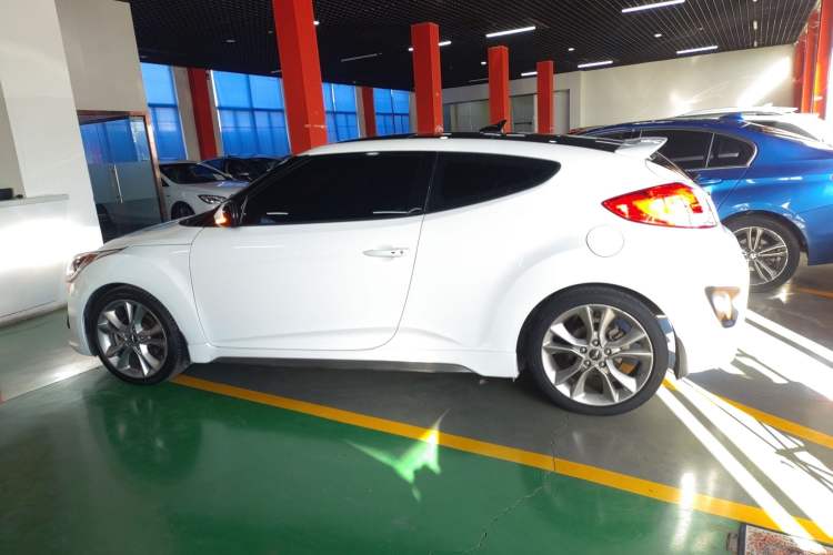 Used Hyundai Veloster 2015 1.6T Automatic Luxury Edition Exterior 3