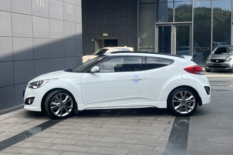 Used Hyundai Veloster 2015 1.6T Automatic Luxury Edition Exterior 4
