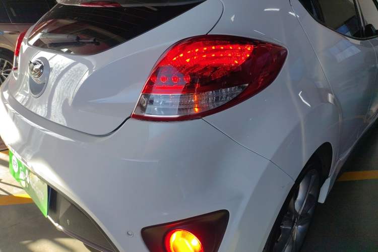 Used Hyundai Veloster 2015 1.6T Automatic Luxury Edition Exterior 6