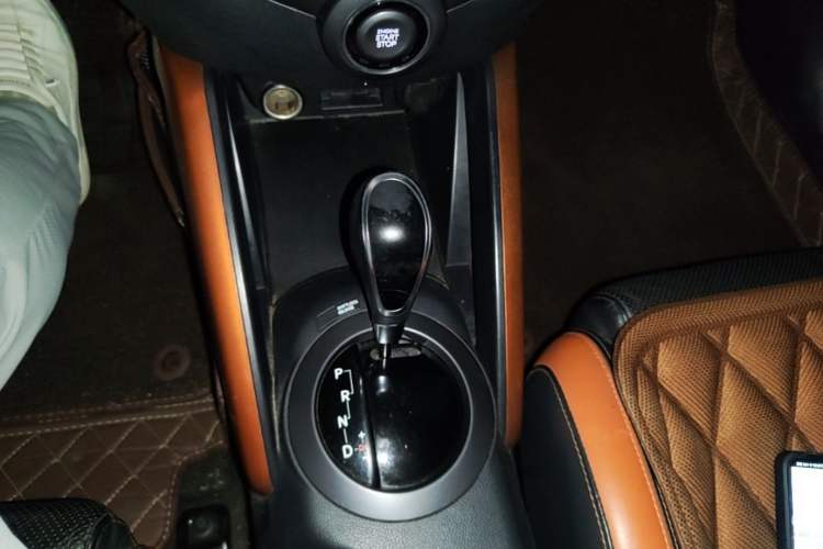 Used Hyundai Veloster 2015 1.6T Automatic Luxury Edition Gear Lever