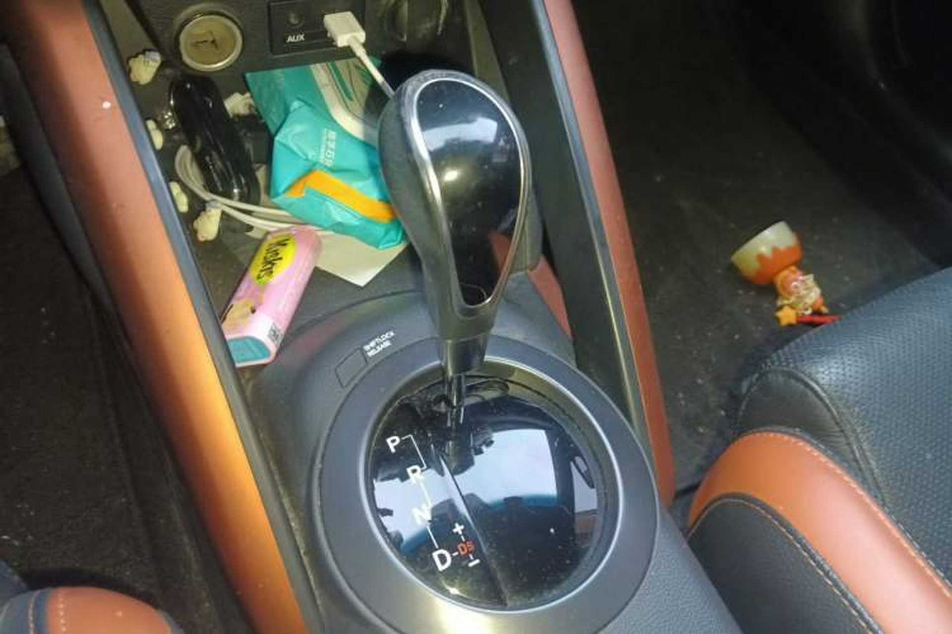 Used Hyundai Veloster 2015 1.6T Automatic Luxury Edition Gear Lever
