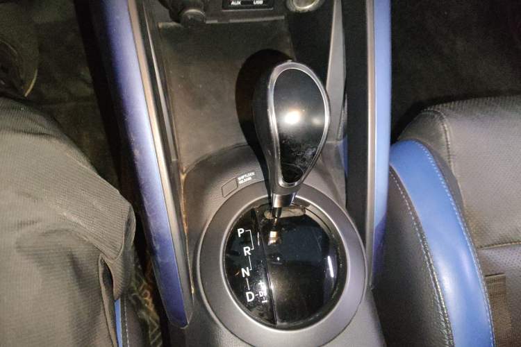 Used Hyundai Veloster 2015 1.6T Automatic Luxury Edition Gear Lever