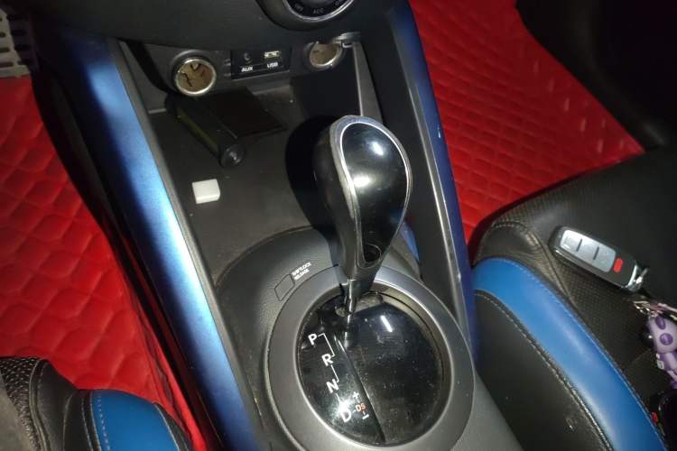 Used Hyundai Veloster 2015 1.6T Automatic Luxury Edition Gear Lever