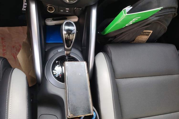 Used Hyundai Veloster 2015 1.6T Automatic Prestige Edition Gear Lever