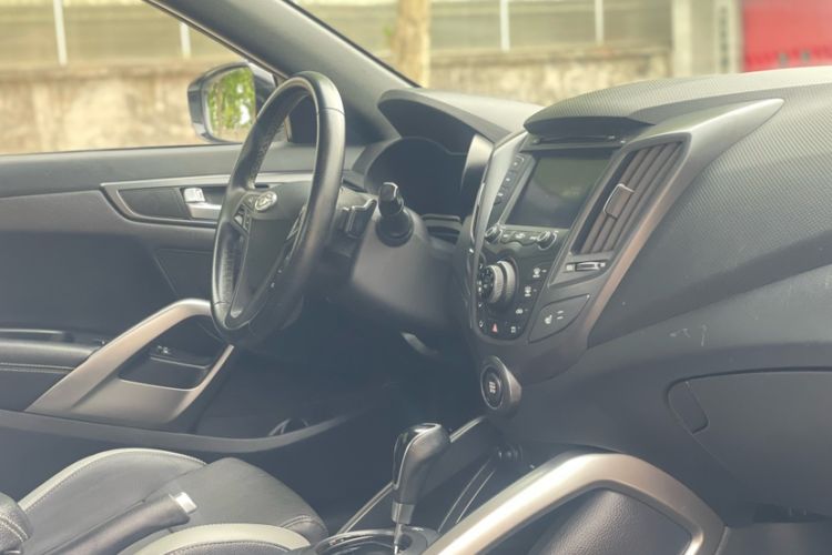 Used Hyundai Veloster 2015 1.6T Automatic Luxury Edition Interior 1