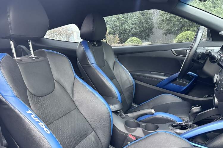 Used Hyundai Veloster 2015 1.6T Automatic Prestige Edition Interior 2