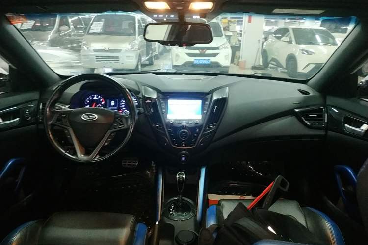 Used Hyundai Veloster 2015 1.6T Automatic Flagship Edition Interior 2