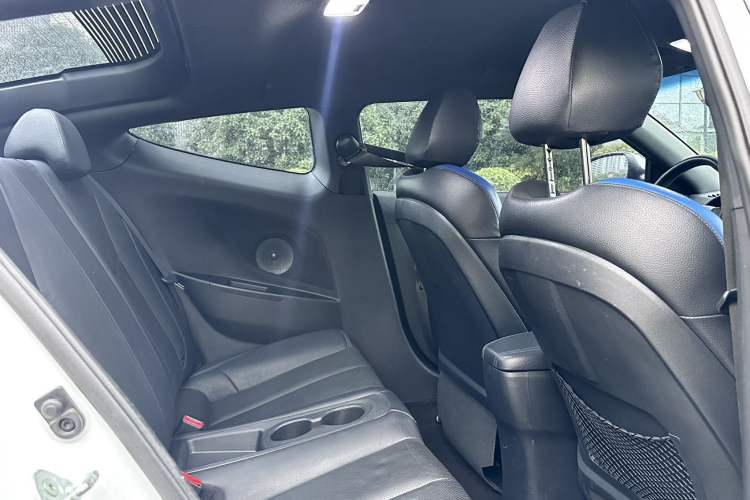 Used Hyundai Veloster 2015 1.6T Automatic Prestige Edition Interior 3