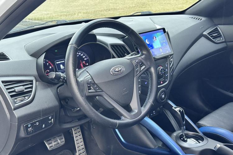 Used Hyundai Veloster 2015 1.6T Automatic Prestige Edition Interior 4