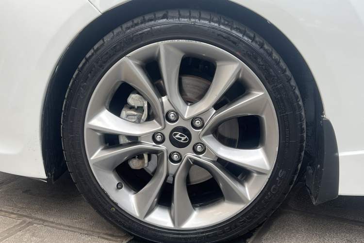 Used Hyundai Veloster 2015 1.6T Automatic Luxury Edition Interior 4