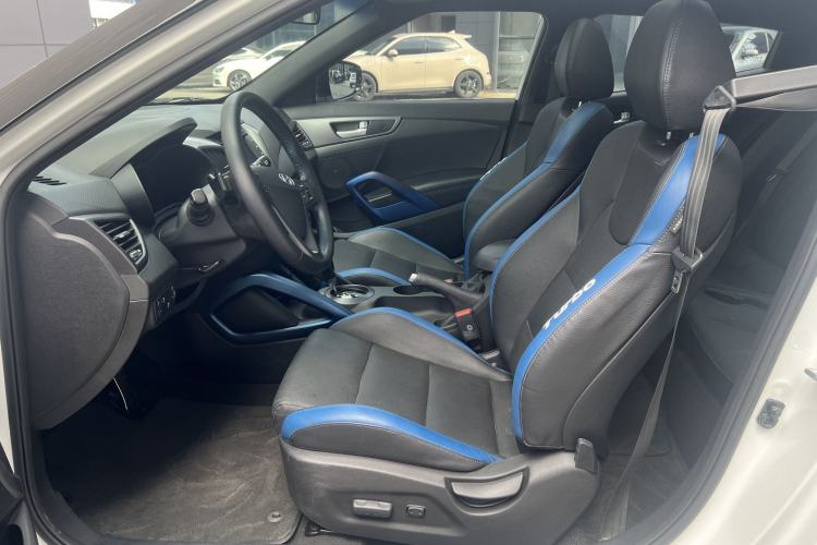 Used Hyundai Veloster 2015 1.6T Automatic Luxury Edition Left Front Seat