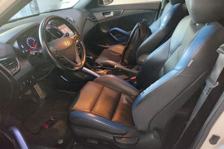 Used Hyundai Veloster 2015 1.6T Automatic Luxury Edition Left Front Seat