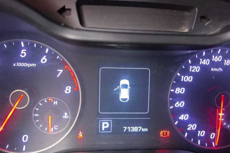 Used Hyundai Veloster 2015 1.6T Automatic Prestige Edition Odometer Close Up