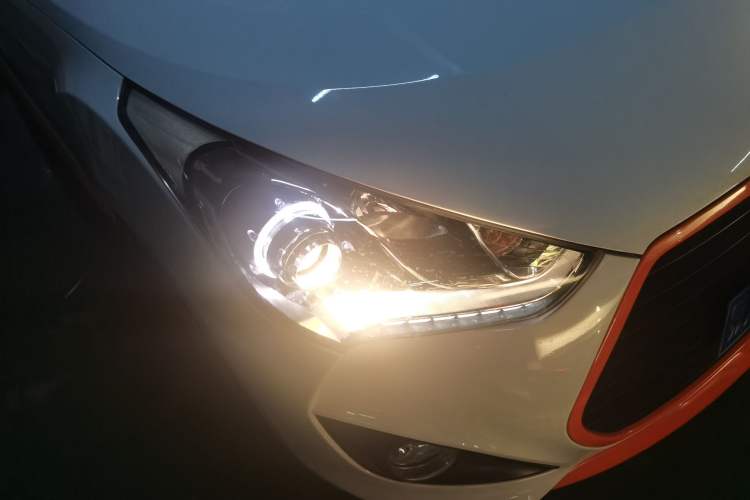 Used Hyundai Veloster 2015 1.6T Automatic Luxury Edition Right Front Headlight