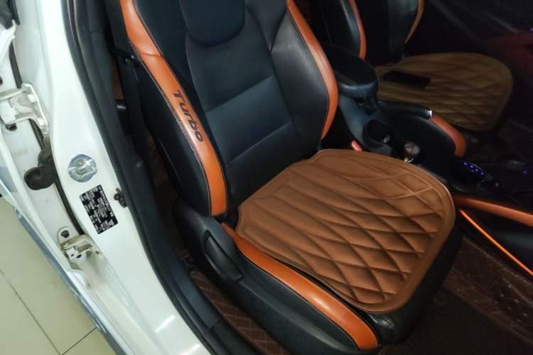 Used Hyundai Veloster 2015 1.6T Automatic Luxury Edition Right Front Seat