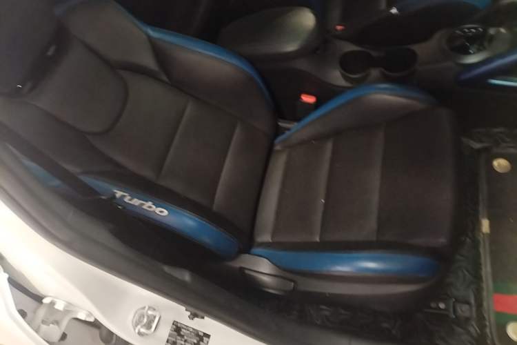 Used Hyundai Veloster 2015 1.6T Automatic Luxury Edition Right Front Seat