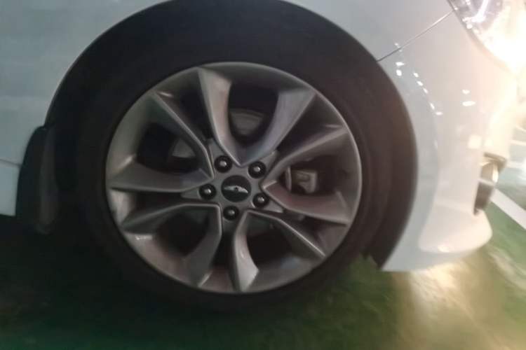 Used Hyundai Veloster 2015 1.6T Automatic Luxury Edition Right Front Wheel Hub