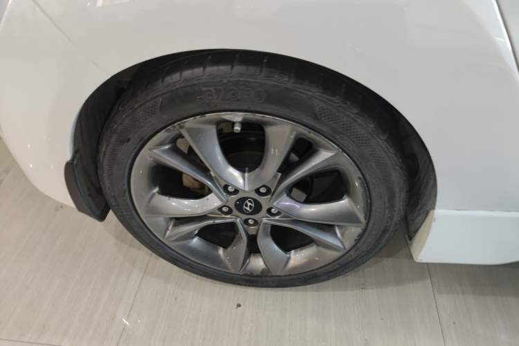 Used Hyundai Veloster 2015 1.6T Automatic Luxury Edition Right Rear Wheel Hub