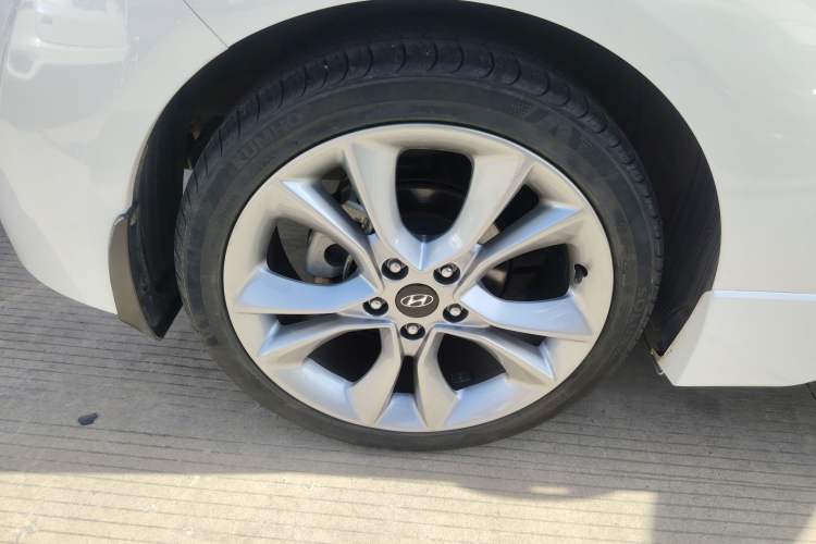 Used Hyundai Veloster 2015 1.6T Automatic Prestige Edition Right Rear Wheel Hub