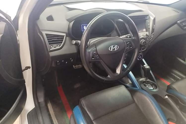 Used Hyundai Veloster 2015 1.6T Automatic Luxury Edition Steering Wheel