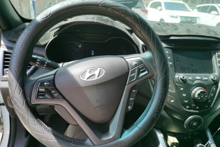 Used Hyundai Veloster 2015 1.6T Automatic Luxury Edition Steering Wheel