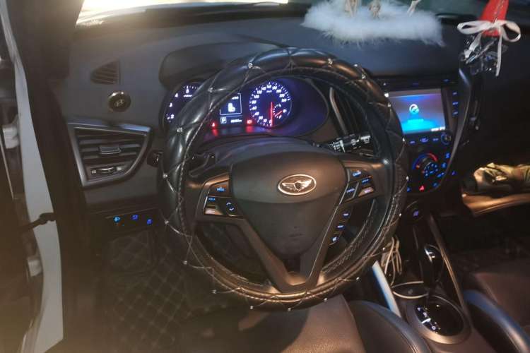 Used Hyundai Veloster 2015 1.6T Automatic Luxury Edition Steering Wheel