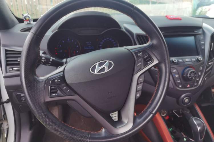 Used Hyundai Veloster 2015 1.6T Automatic Luxury Edition Steering Wheel