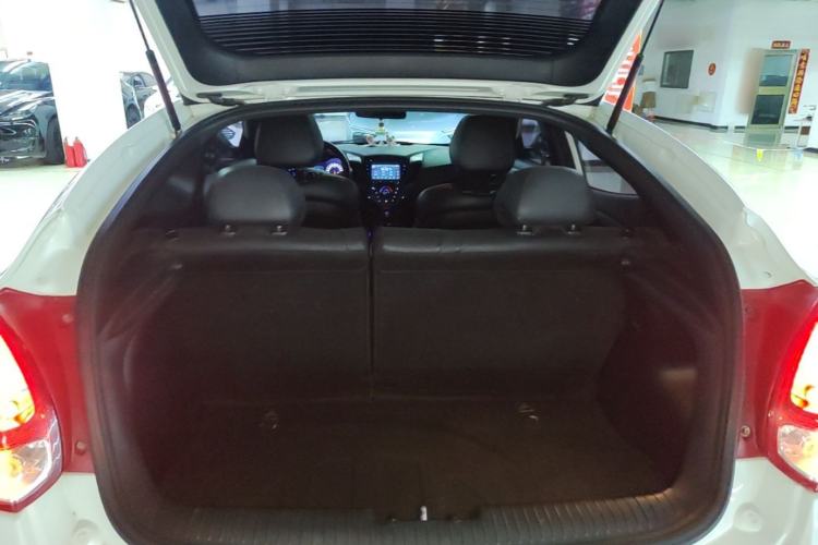Used Hyundai Veloster 2015 1.6T Automatic Luxury Edition Trunk