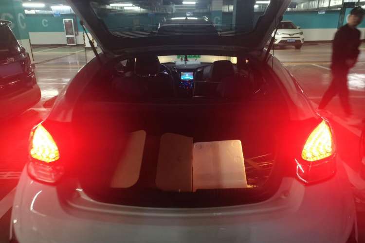 Used Hyundai Veloster 2015 1.6T Automatic Luxury Edition Trunk