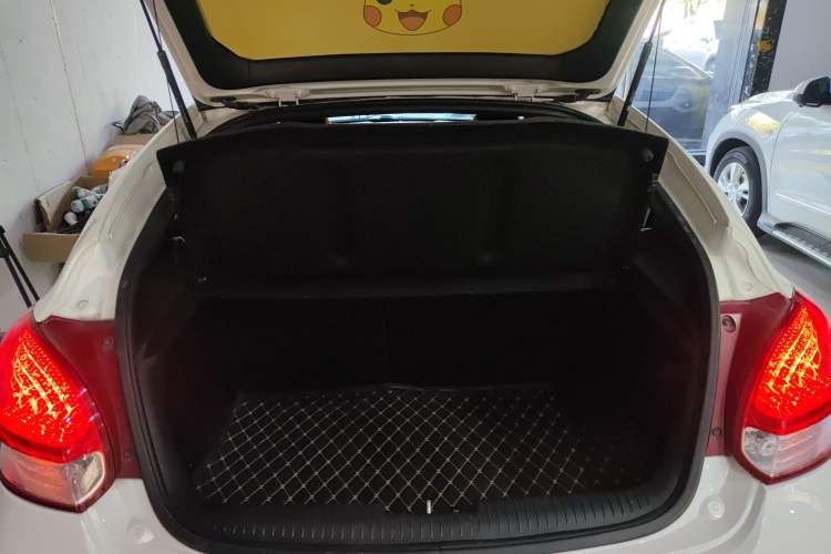Used Hyundai Veloster 2015 1.6T Automatic Luxury Edition Trunk