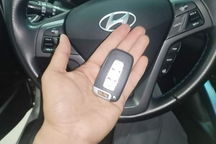 Used Hyundai Veloster 2015 1.6T Automatic Luxury Edition Vehicle Key