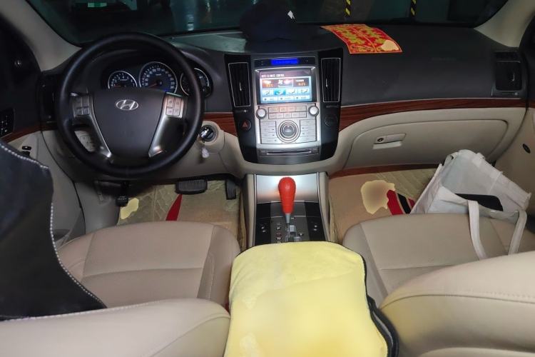 Used Hyundai Veracruz 2007 3.8L Luxury Navigation Edition Center Console