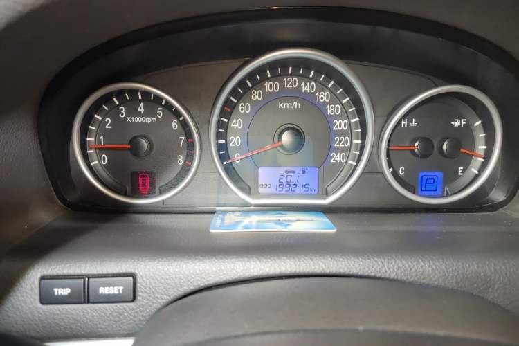 Used Hyundai Veracruz 2007 3.8L Luxury Navigation Edition Odometer Close Up