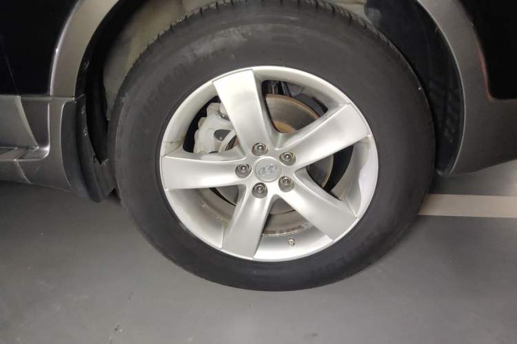 Used Hyundai Veracruz 2007 3.8L Luxury Navigation Edition Right Front Wheel Hub