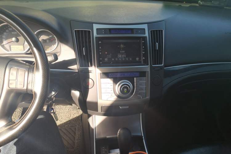 Used Hyundai Veracruz 2009 3.8L Comfort Edition Audio And AC Panel