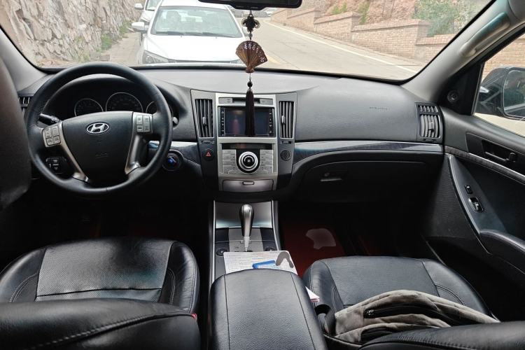Used Hyundai Veracruz 2009 3.8L Luxury Edition Center Console